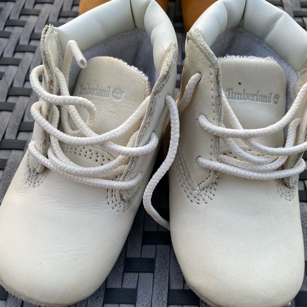 Timberland newborn/infant white/light Gray boots